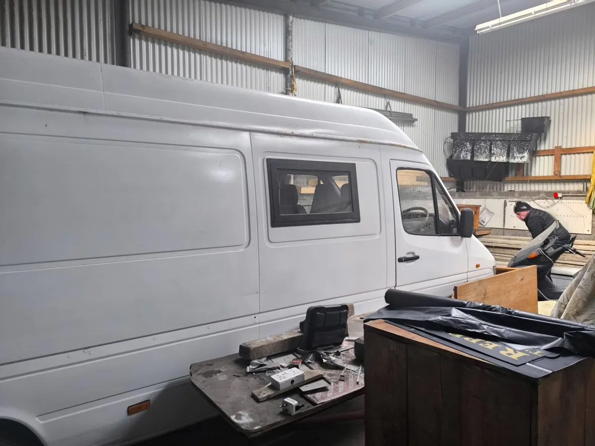 camper van 98 - Image 2