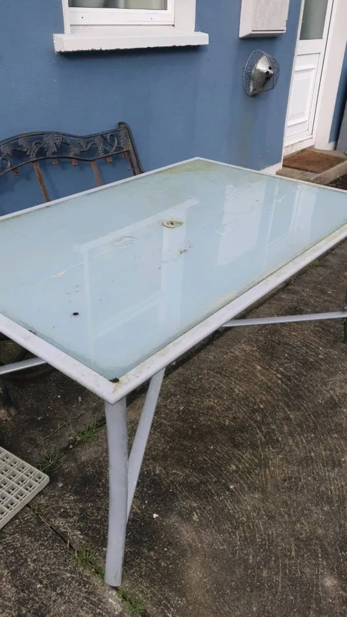 Patio table and chairs - Image 4