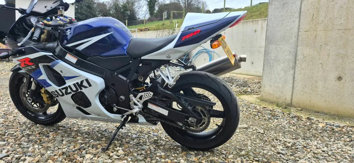 2004 GSXR 750 Suzuki - Image 3