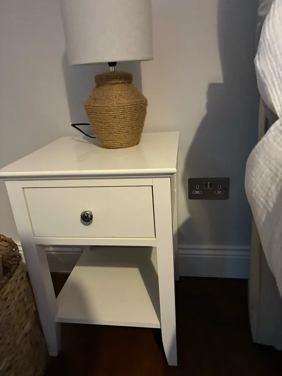 Bedside lockers with lamps x2 perfect condition - Image 1