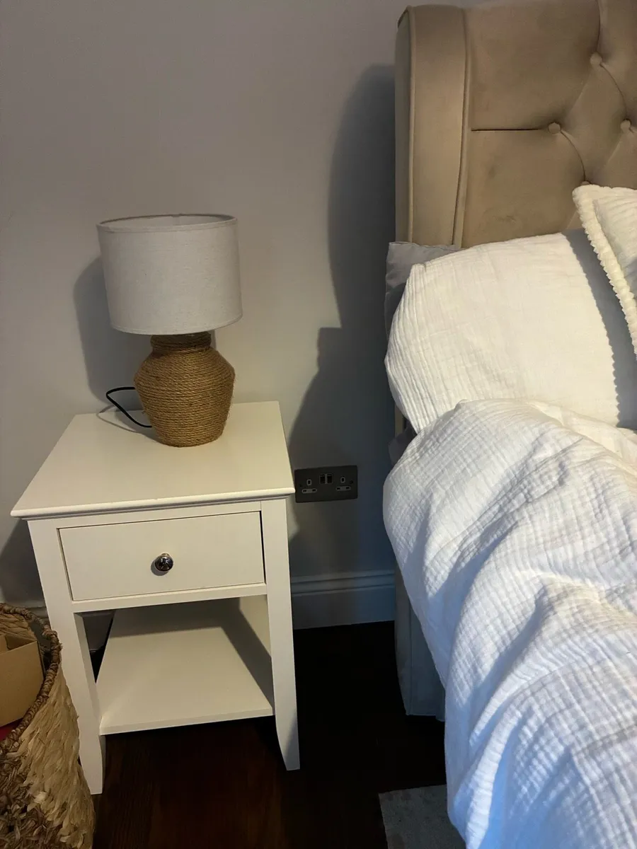 Bedside lockers with lamps x2 perfect condition - Image 2