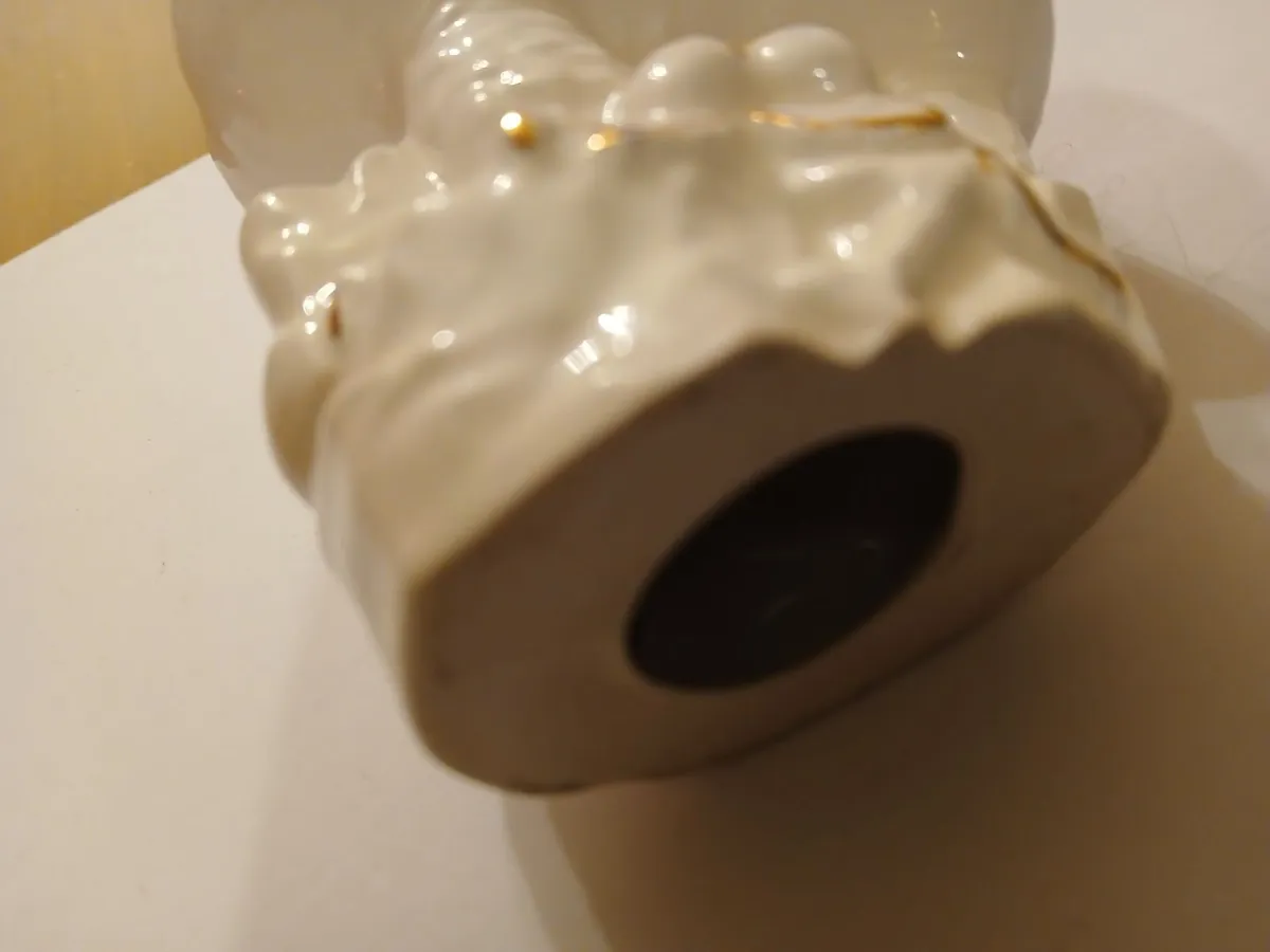 Vintage Belleek ceramic eagles - Image 4