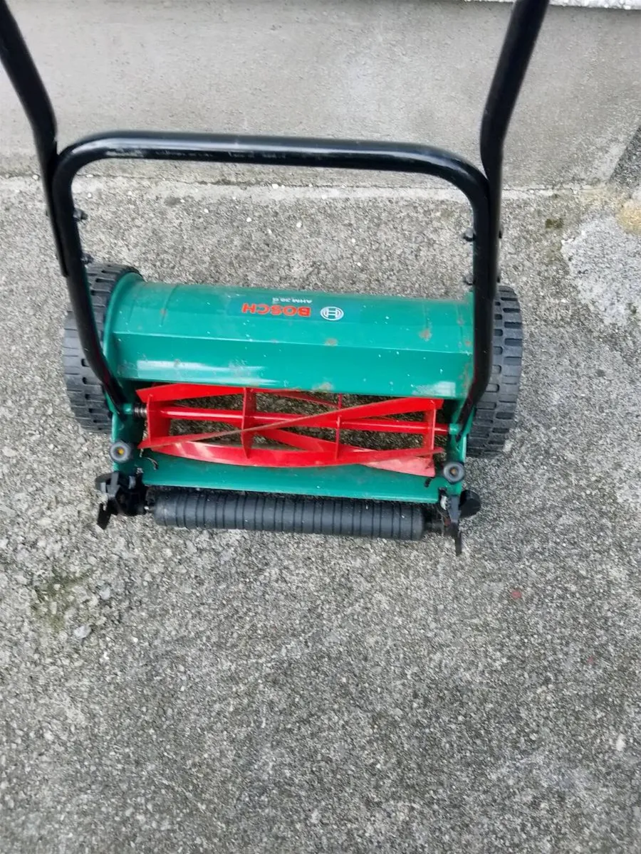 Lawn mower - Image 1