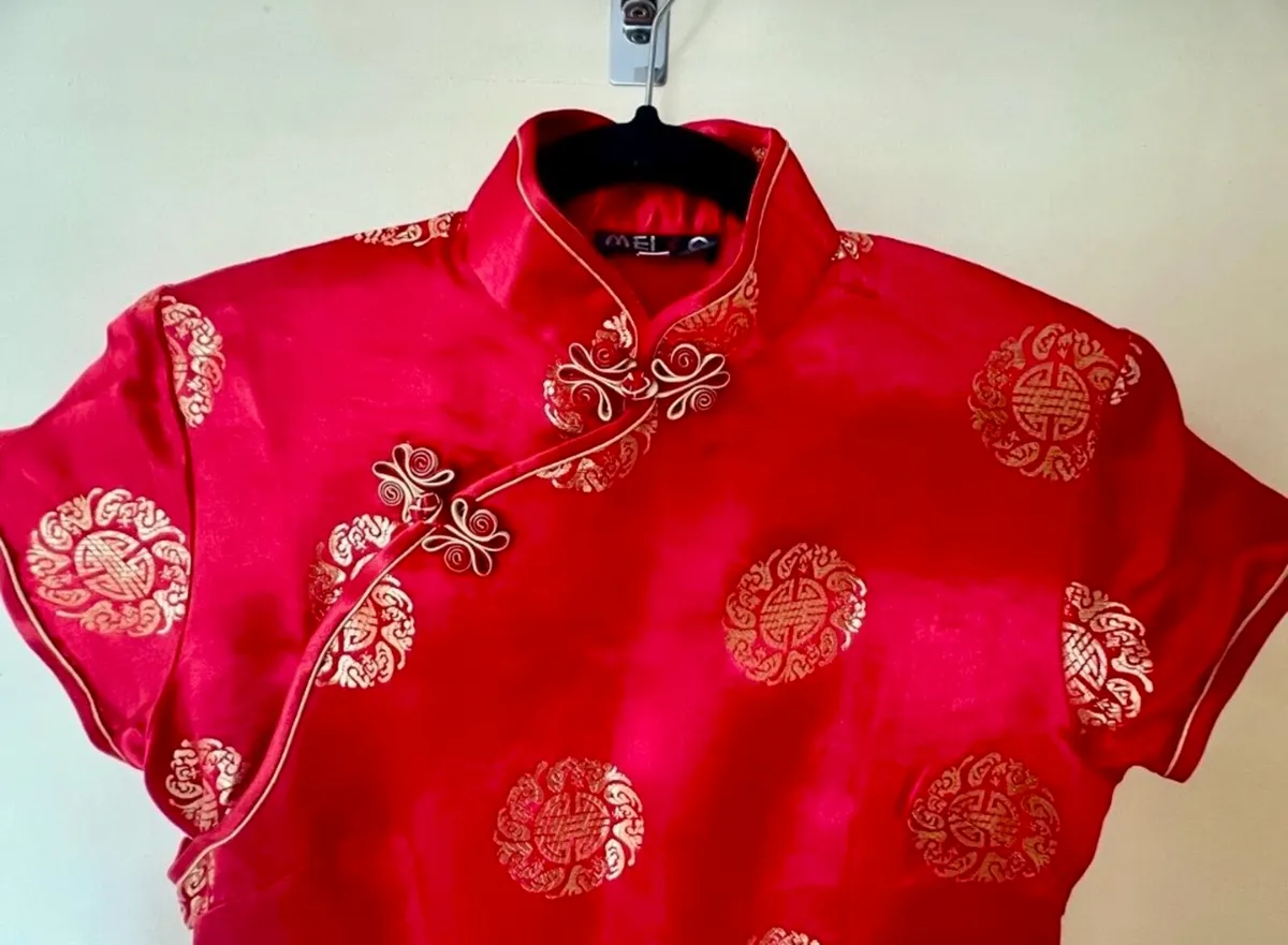 Traditional Chinese dress - Image 2