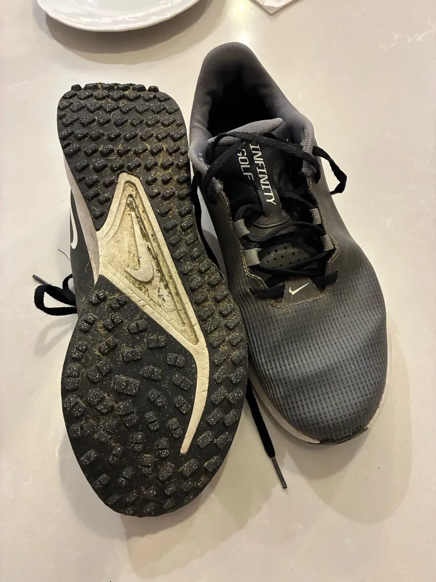 Golf shoes - Image 1