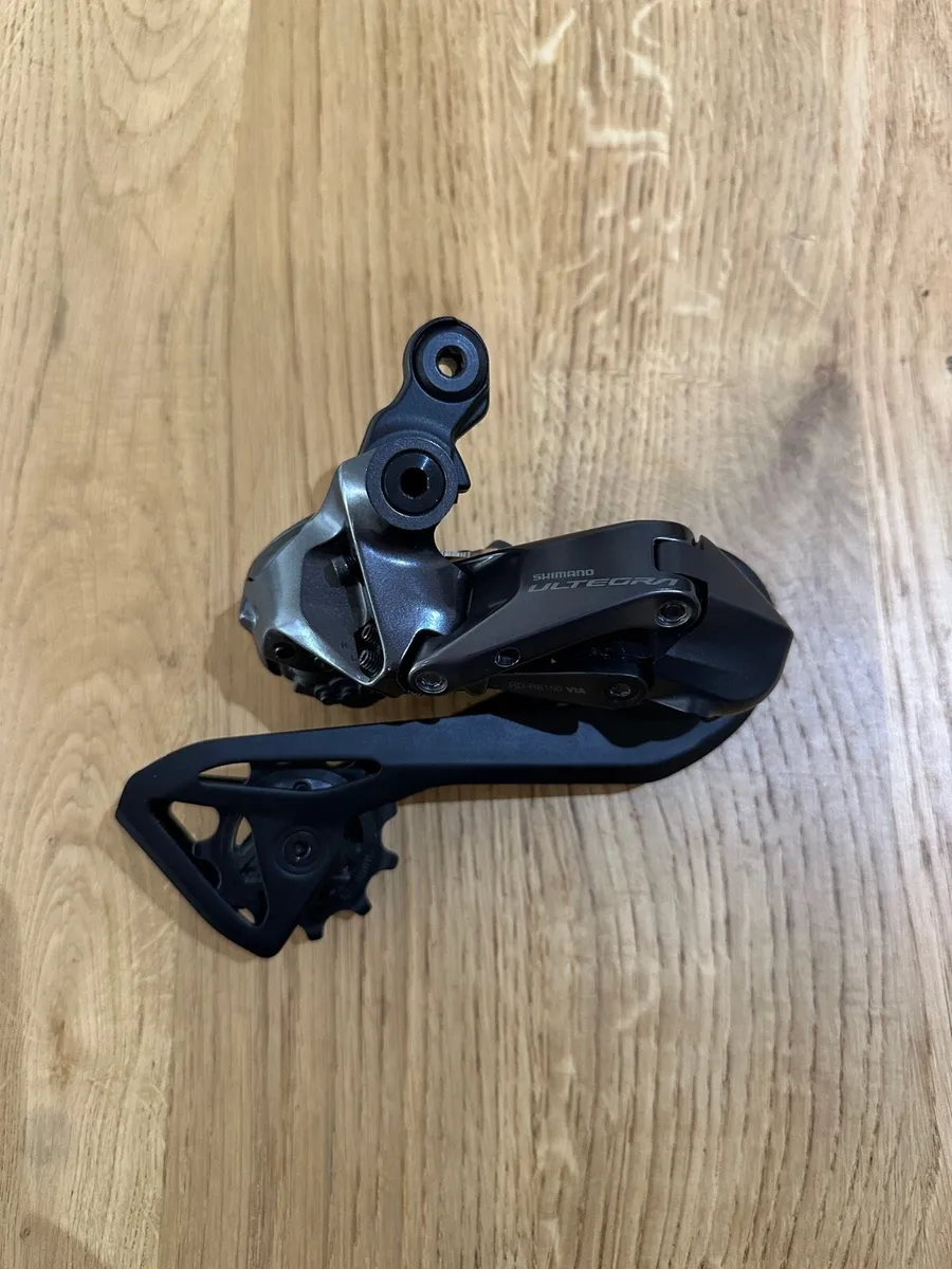 Shimano Ultegra R8150 Di2 Rear Derailleur - Image 1