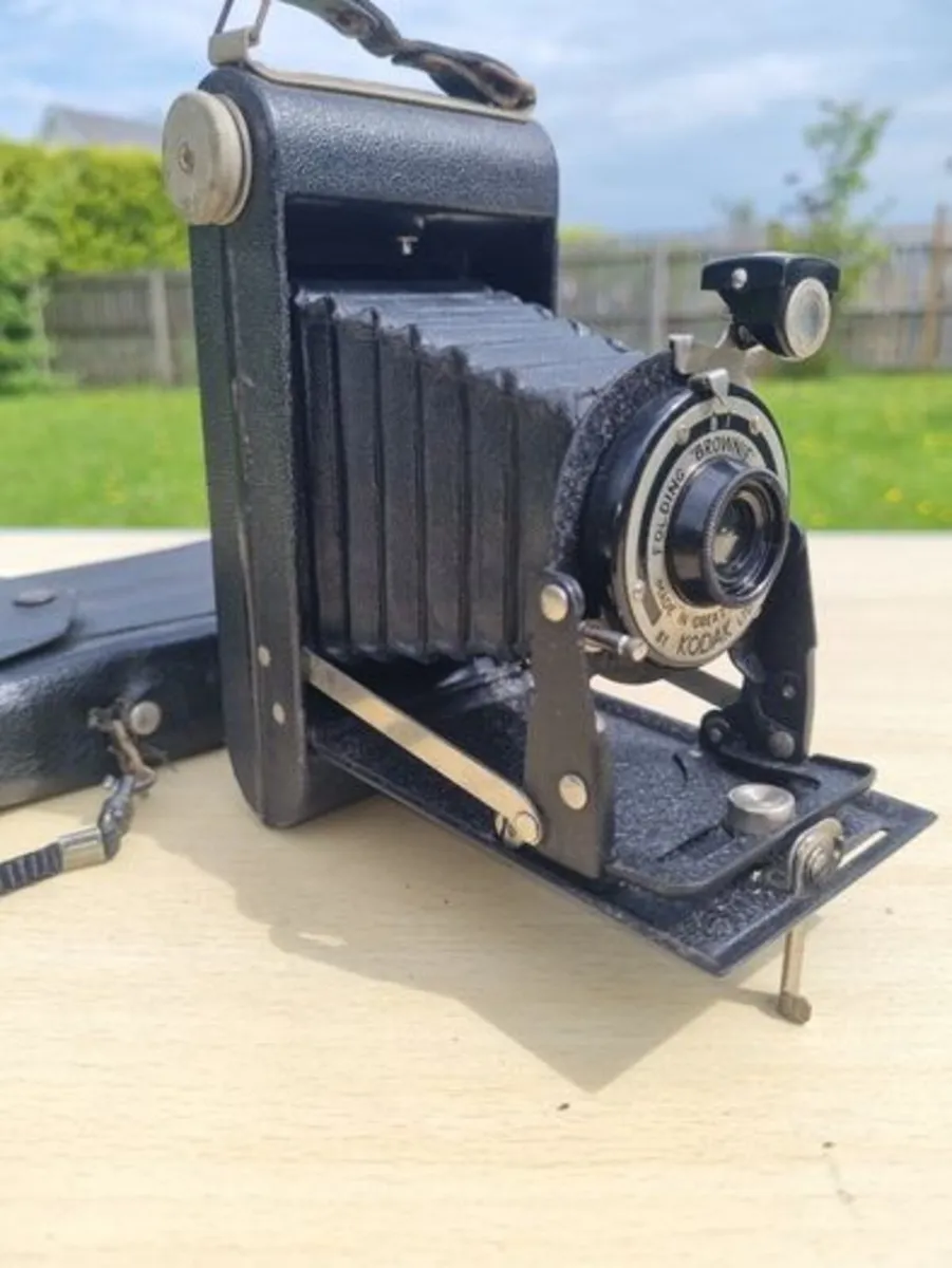 Kodak Brownie six - 20 folding camera - Image 2