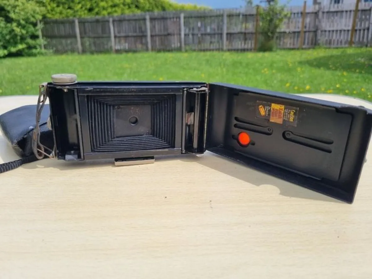 Kodak Brownie six - 20 folding camera - Image 4