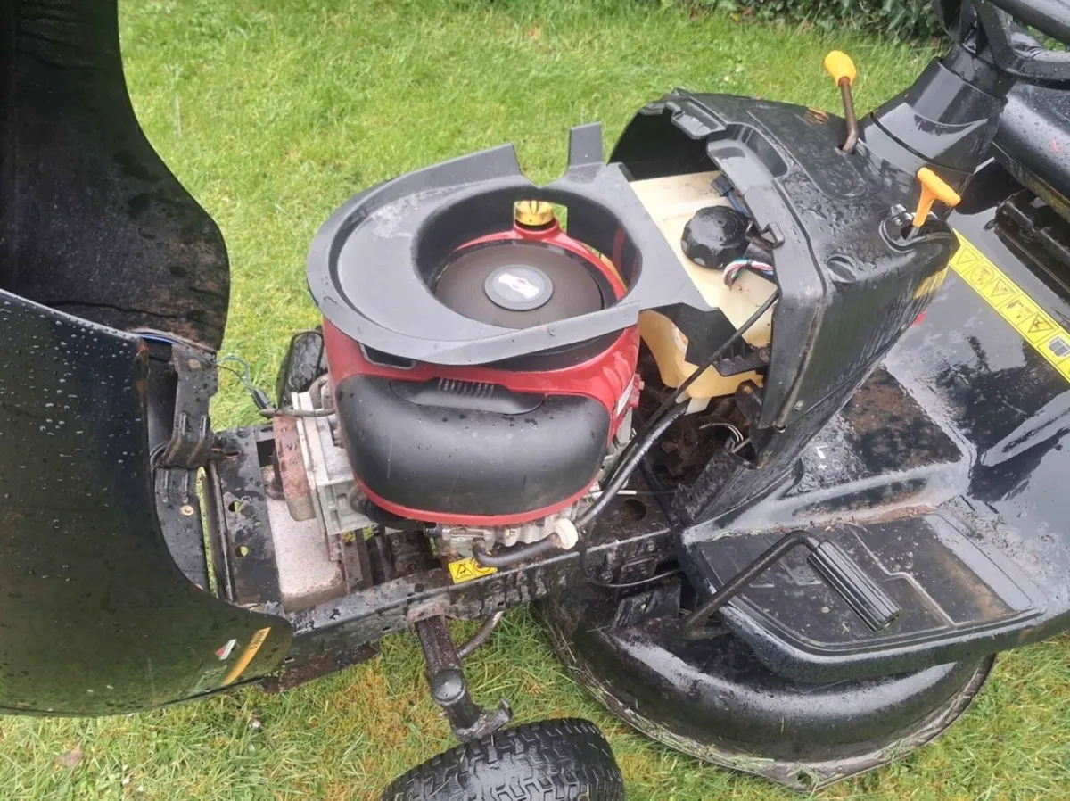 Ride on lawnmower - Image 2