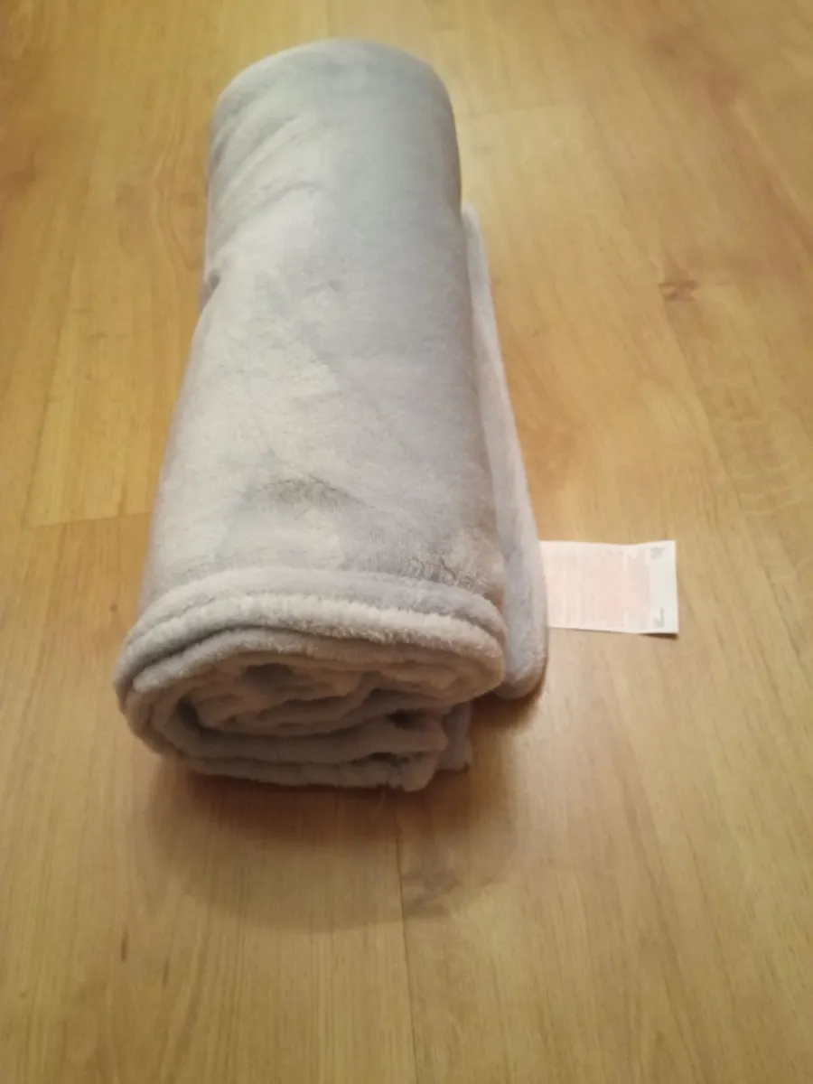 Blue Blanket Throw - Image 2