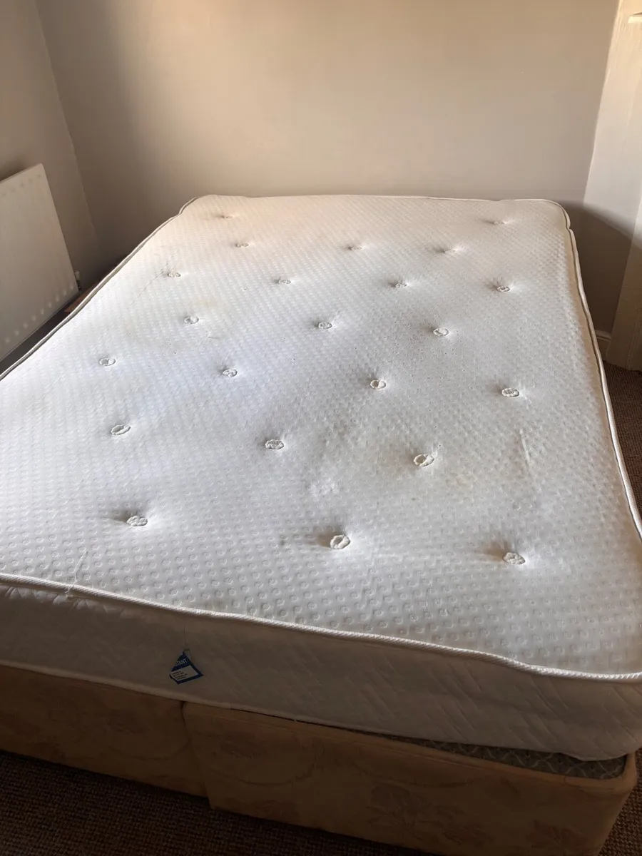 Double Bed - Image 4