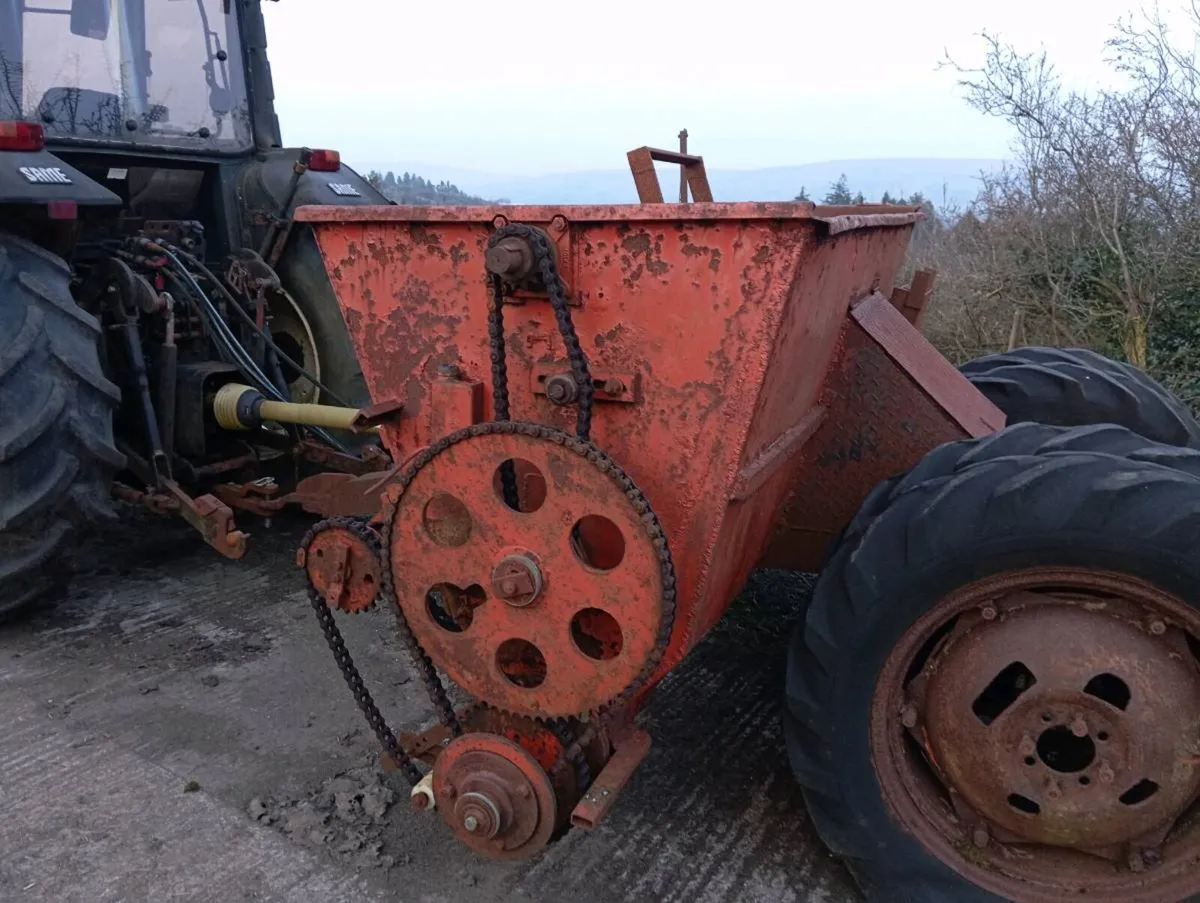 Turf hopper - Image 1