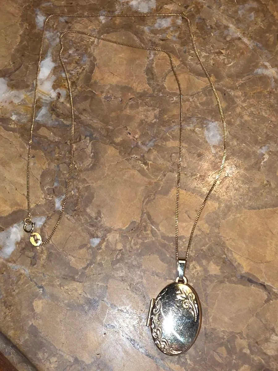 LARGE OVAL LOCKET, 9CT Gold 18"Long New Necklace ! - Image 2