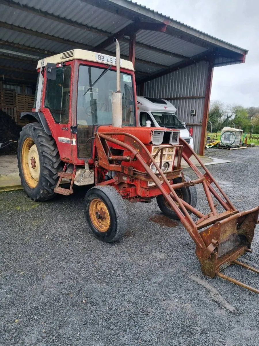 International 685XL c/w Quicke loader - Image 1