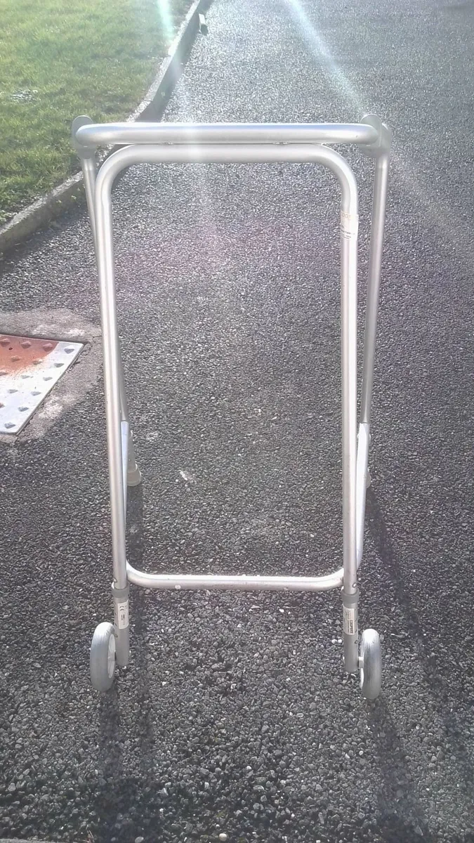 Walking frame (Zimmer frame) - Image 2