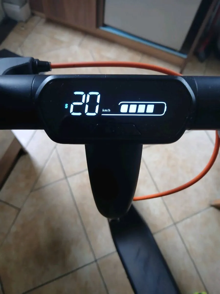 Scooter in perfect condition don't use anymore - Image 3