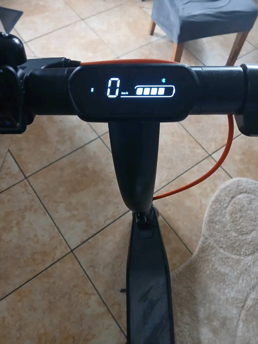 Scooter in perfect condition don't use anymore - Image 4