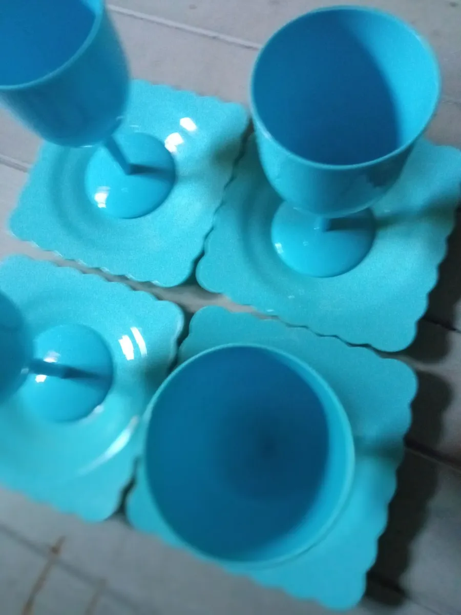 4 Goblets & 4 Small Plates - Image 3