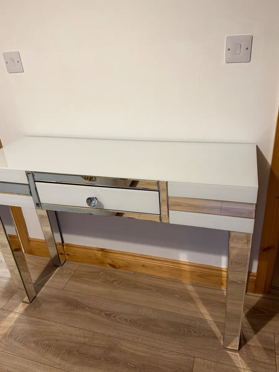 High gloss dressing table and chair - Image 3