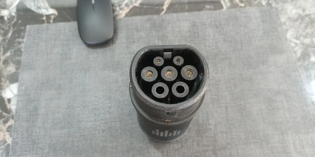 EV plug adapter Type1 to Type2 - Image 1