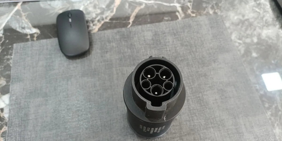 EV plug adapter Type1 to Type2 - Image 2