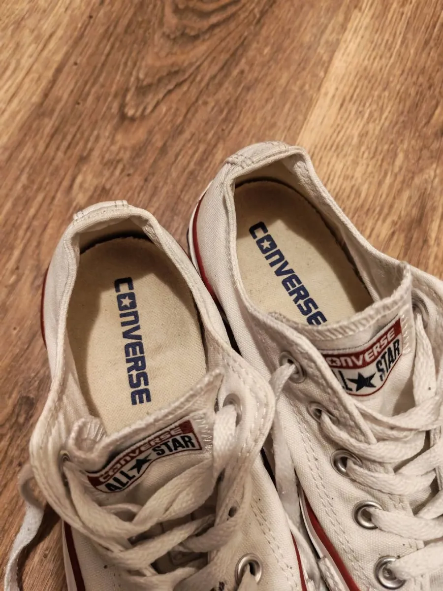 Girls/Ladies White Converse Size 3 €5 - Image 2