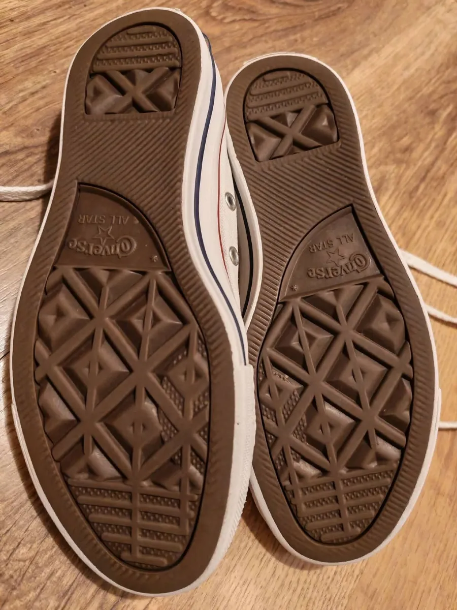 Girls/Ladies White Converse Size 3 €5 - Image 3