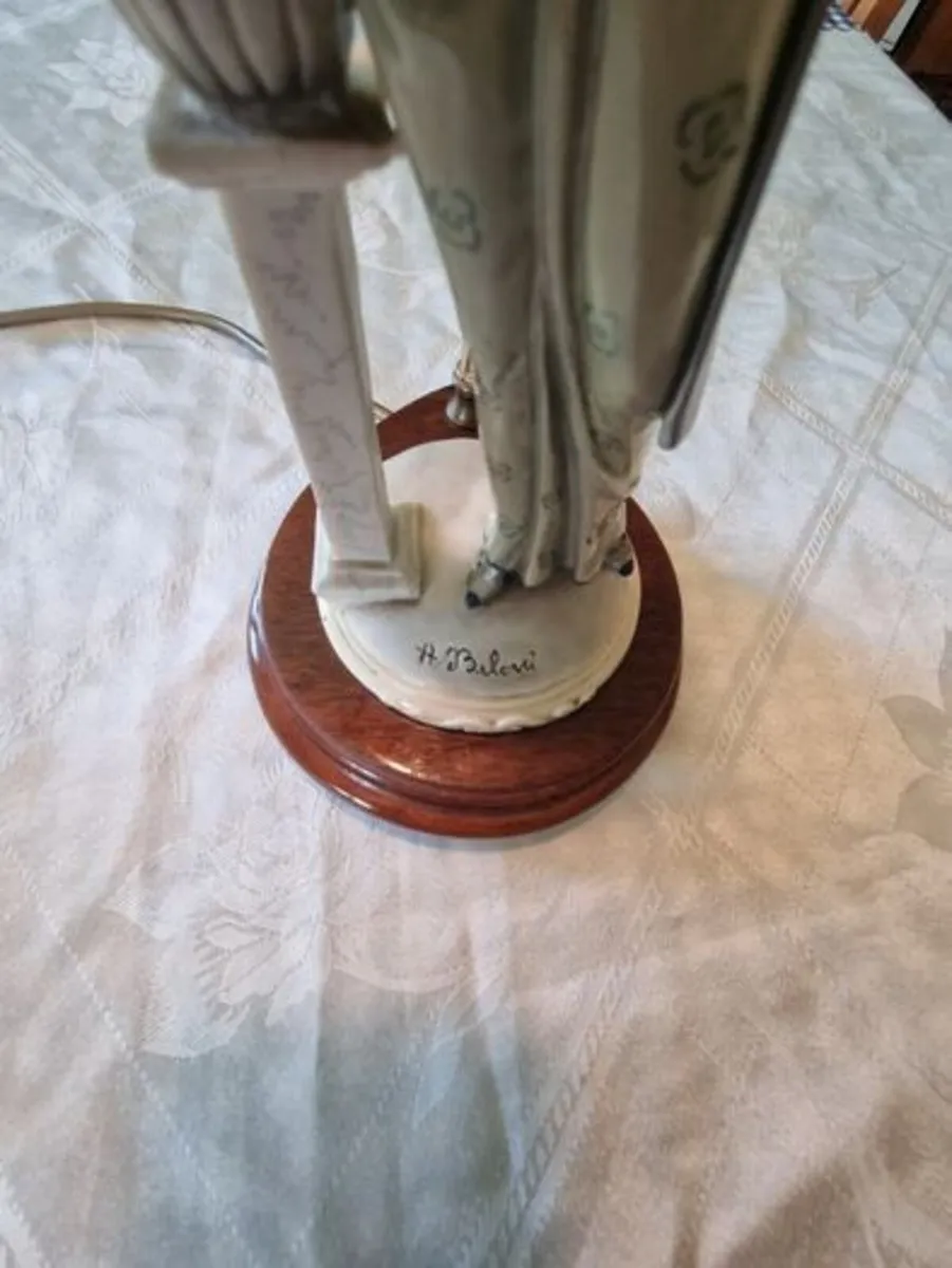 Vintage Italian lamp female figure - Image 3