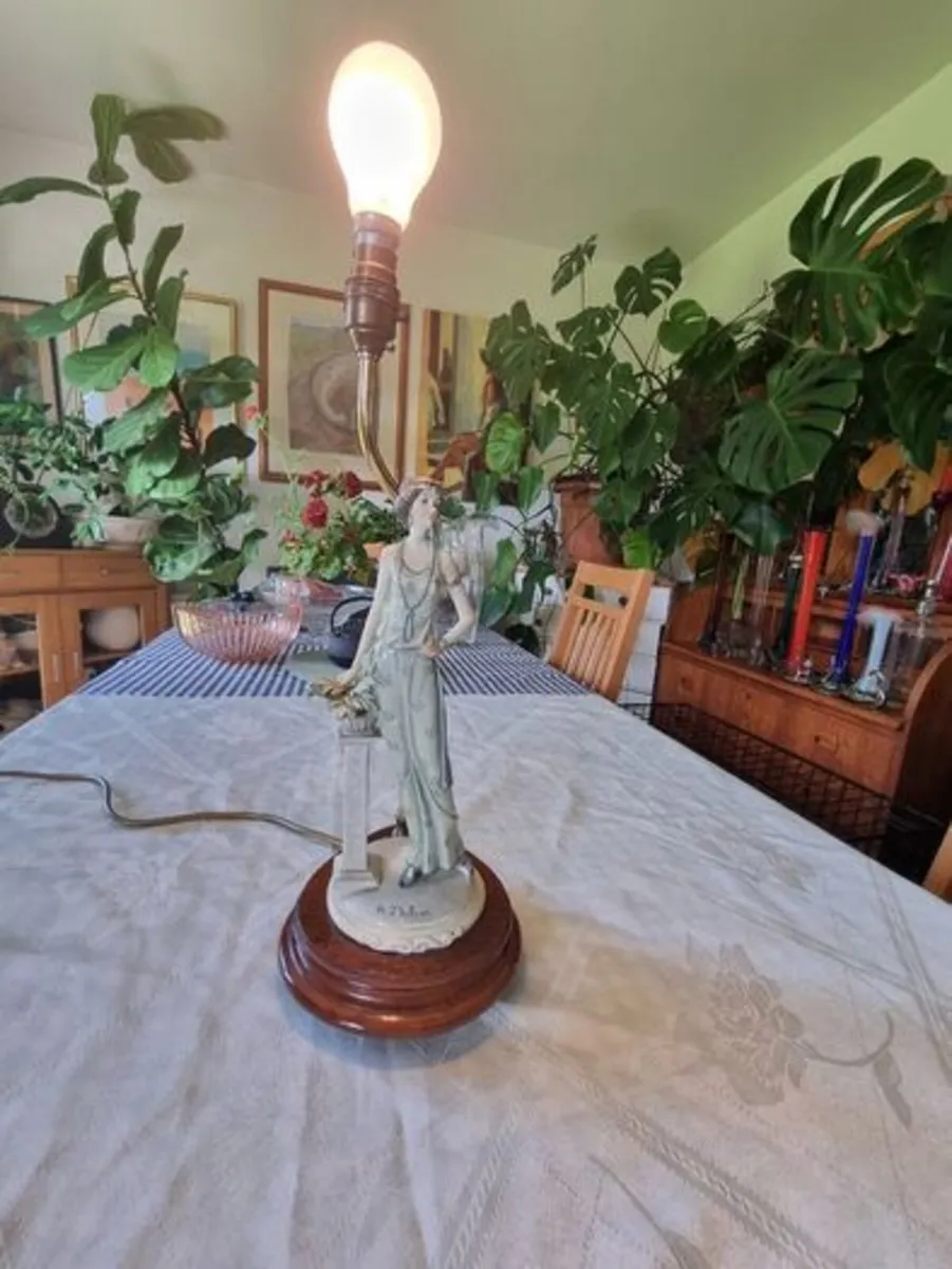 Vintage Italian lamp female figure - Image 4