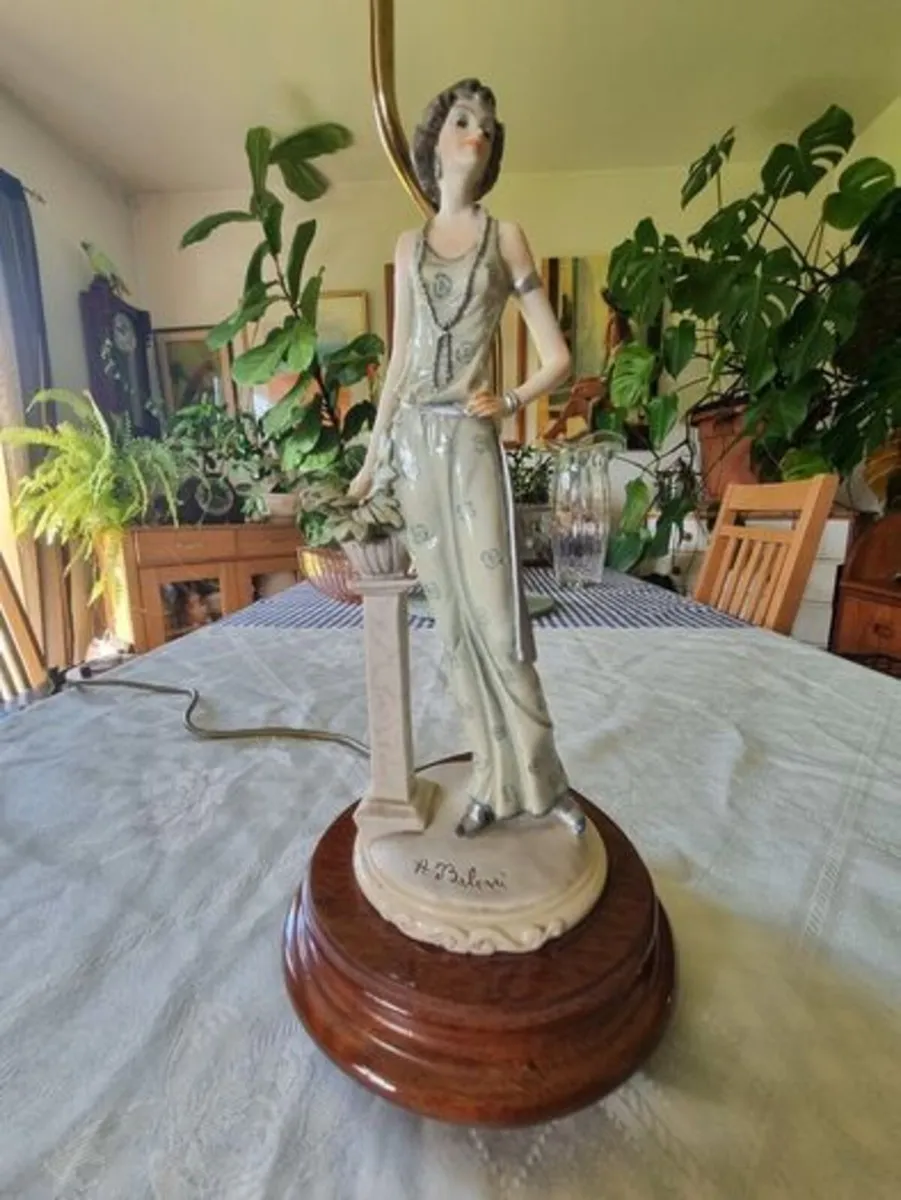 Vintage Italian lamp female figure - Image 1