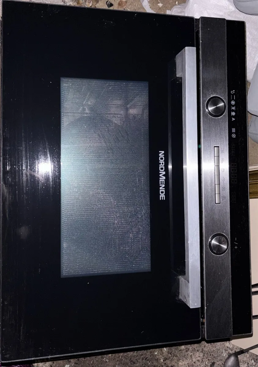 Oven and hob - Image 4