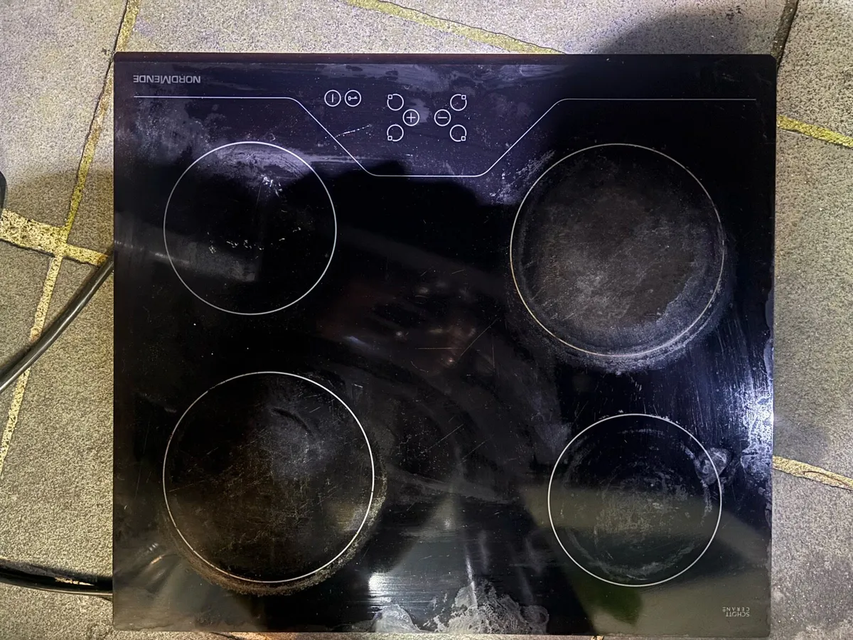 Oven and hob - Image 1