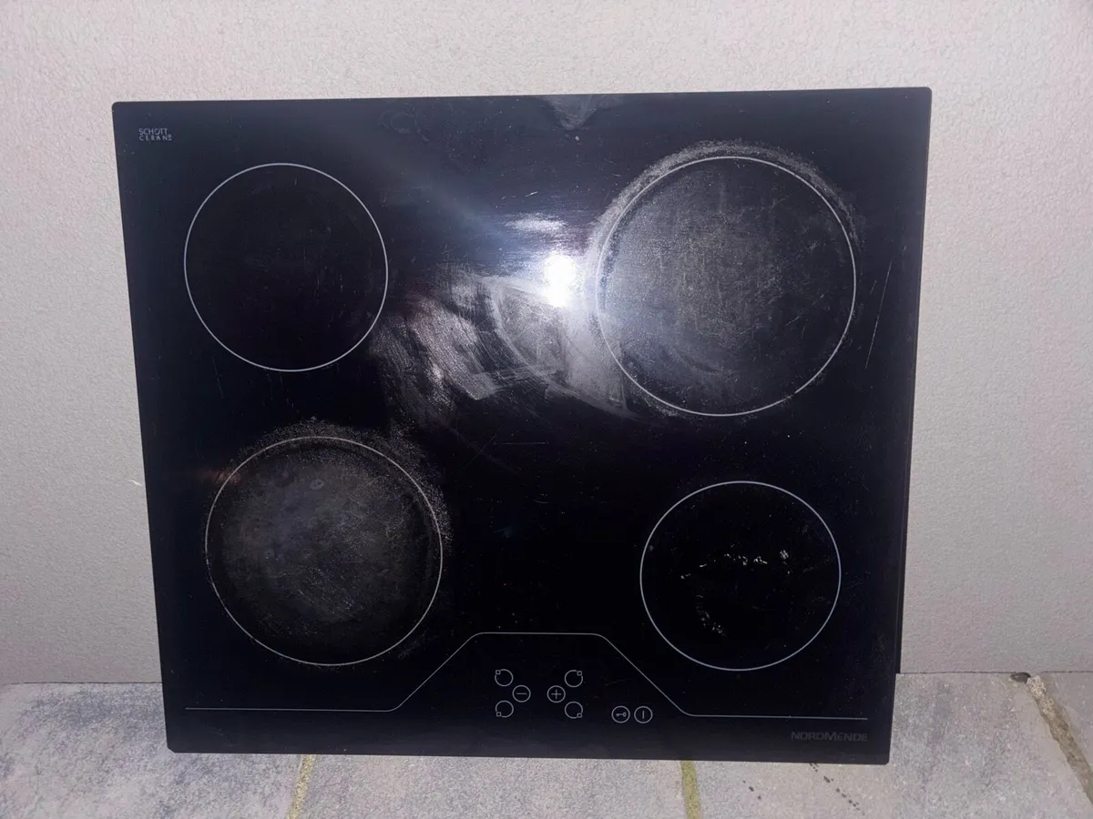 Oven and hob - Image 3