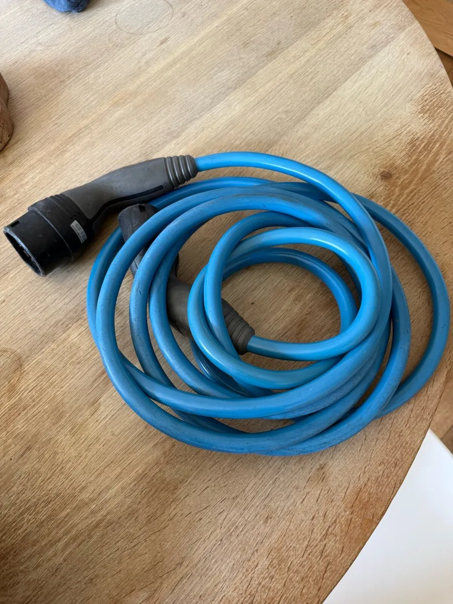 EV charging cable - Image 1