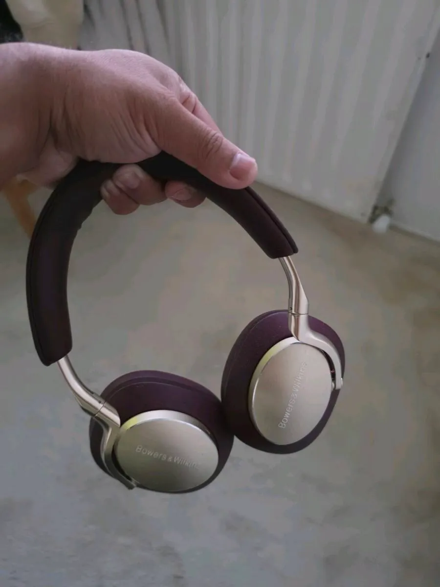 Bowers and Wilkins Px8 premium Headphone - Image 1