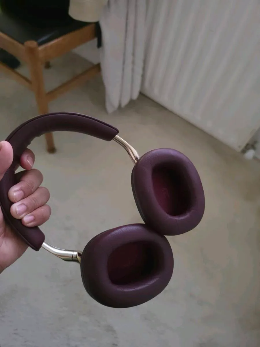 Bowers and Wilkins Px8 premium Headphone - Image 2