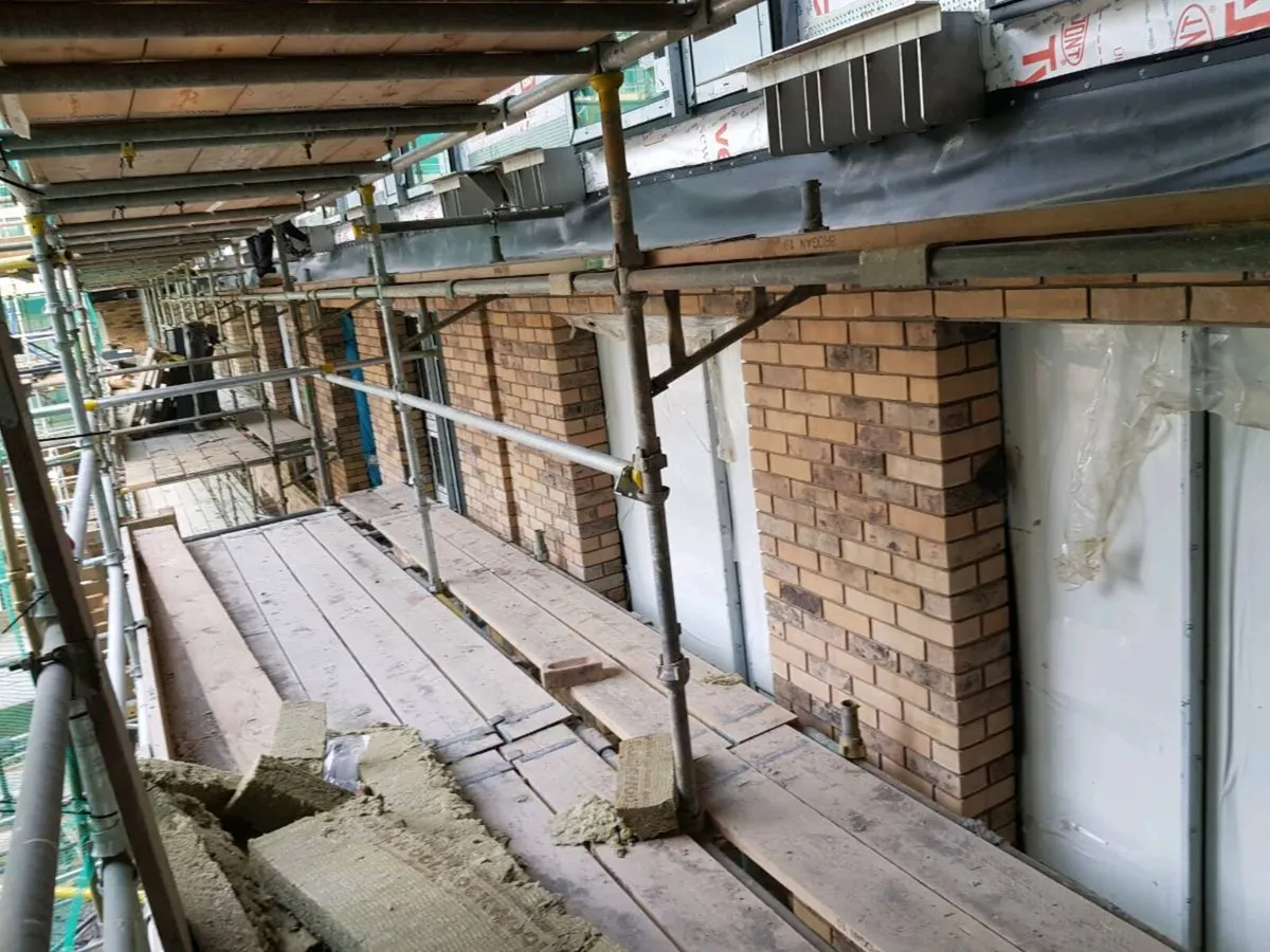 Bricklaying contractor available - Image 2