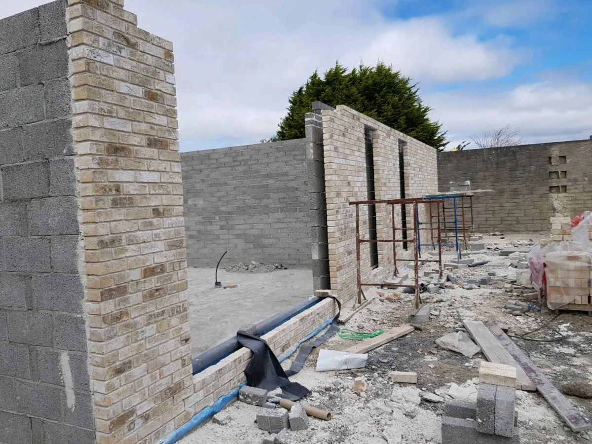 Bricklaying contractor available - Image 3