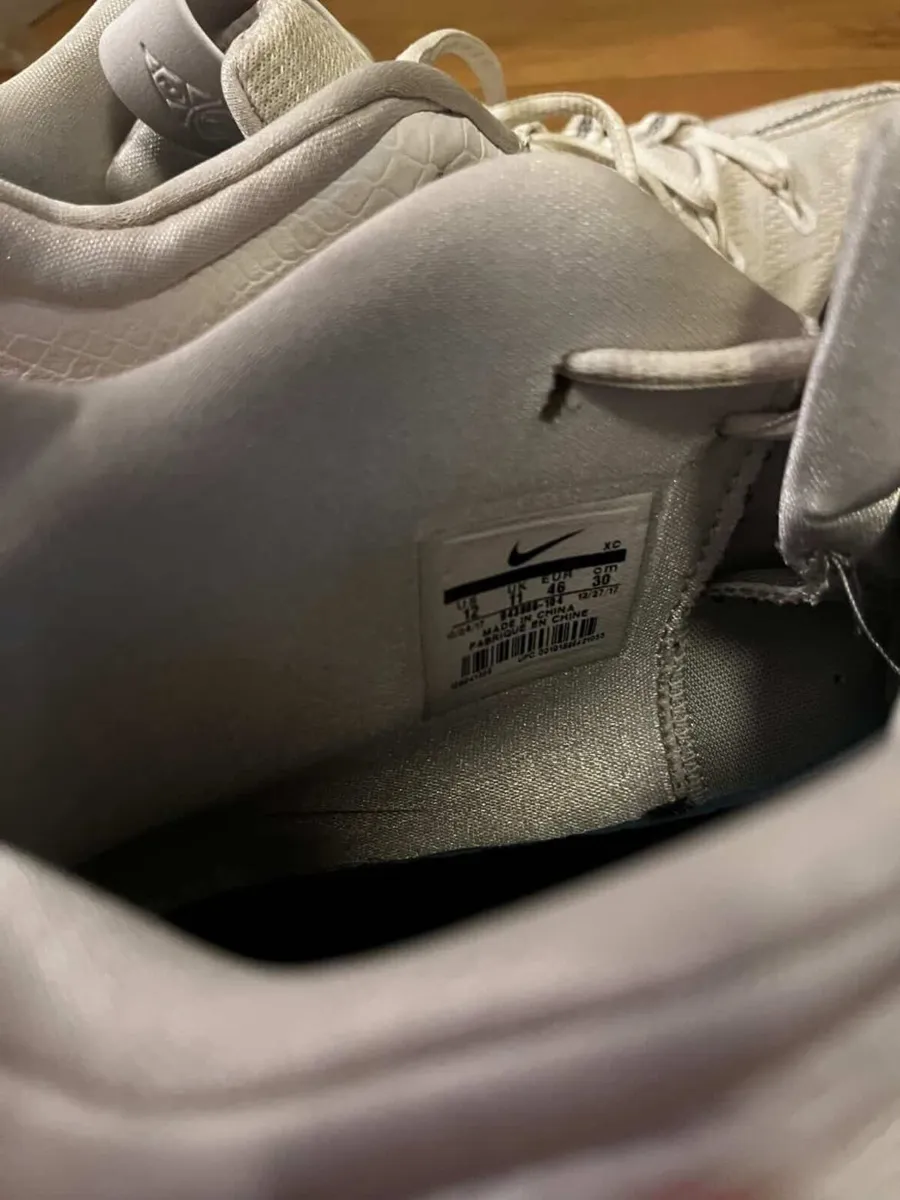 Kyrie 4 NCAA Size 11 Basketball Shoe - Image 4