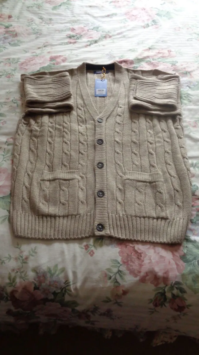 Large new James Pringle quality knitwear cardigan. - Image 3