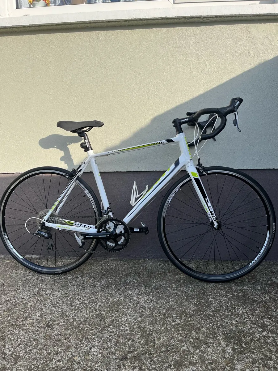 Giant Defy 4 Alxx Racin bike - Image 4