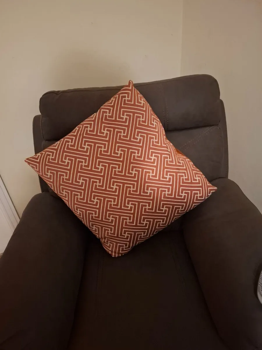 Sofa and two reclining chairs - Image 3