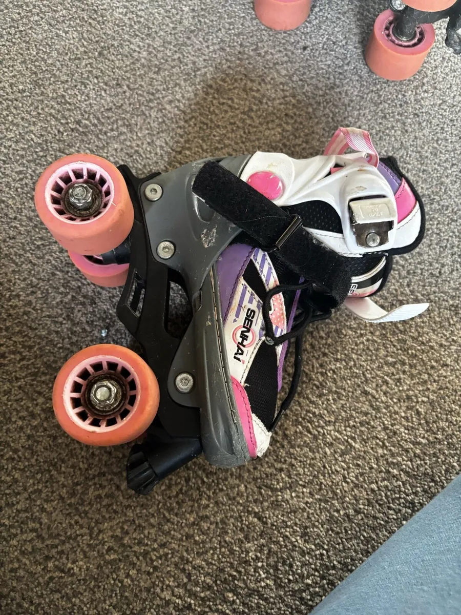 Kids roller skates and helmet - Image 4