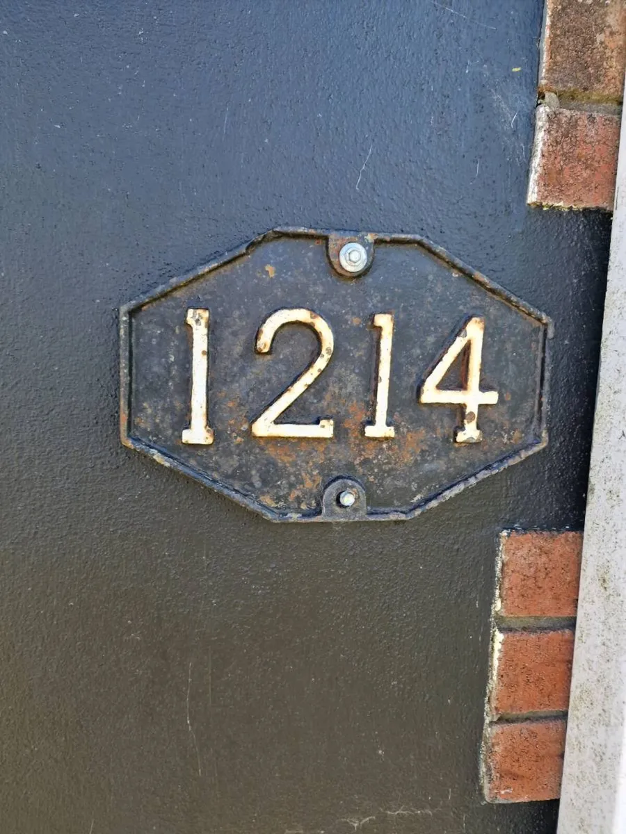 Cast iron sign - Image 1