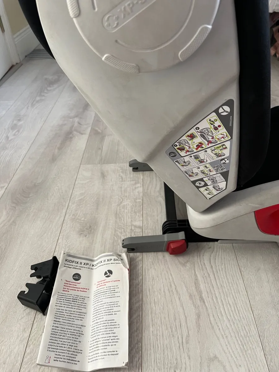 Child car seat / booster sear - Image 3