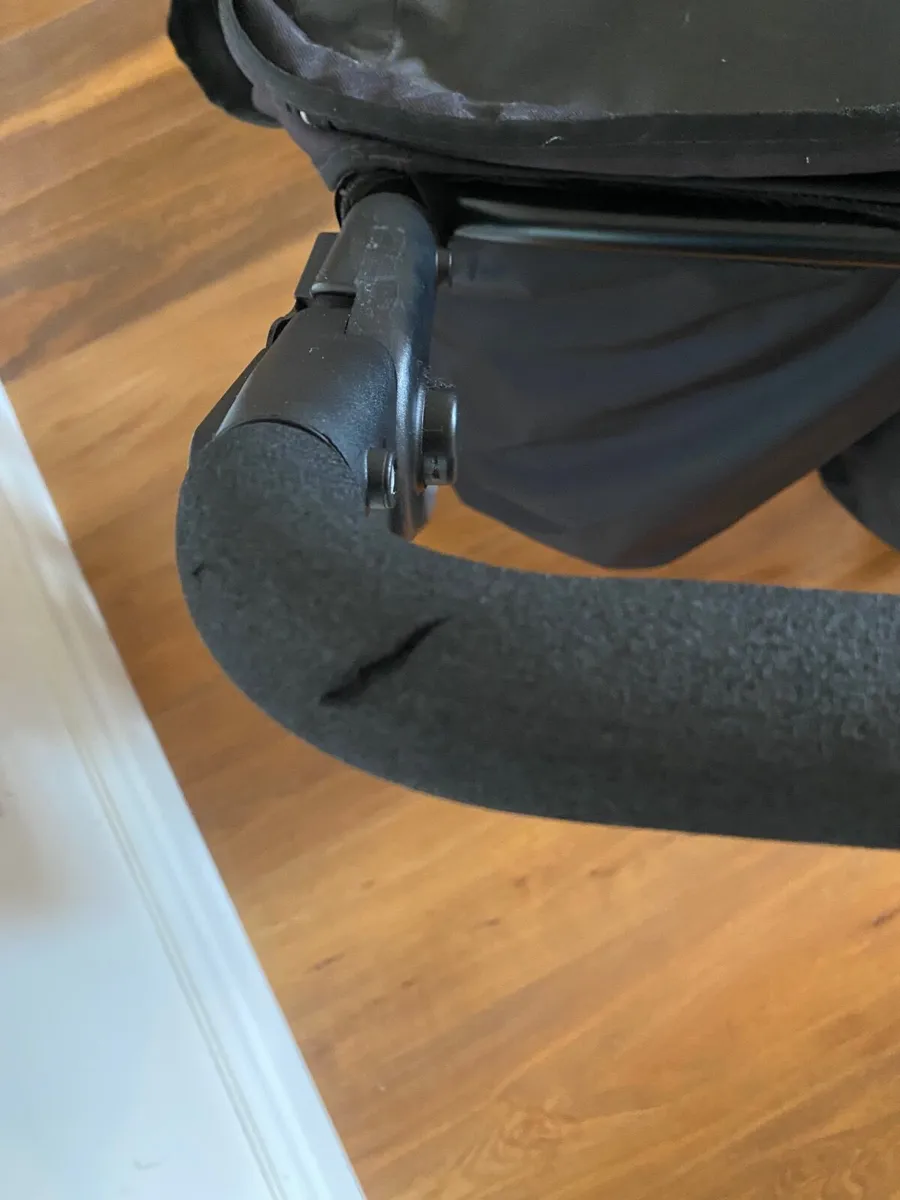 Out n about nipper double buggy with baby insert - Image 2