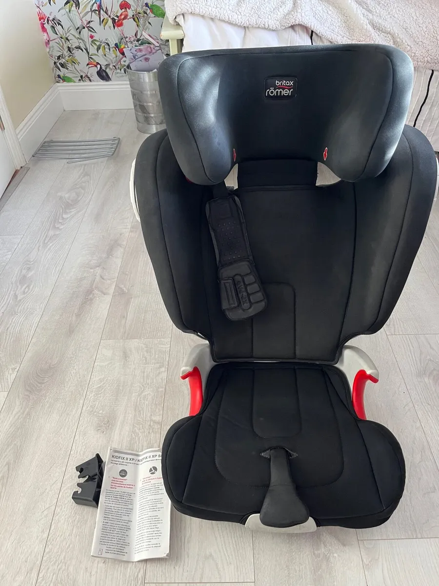 Child car seat / booster sear - Image 1