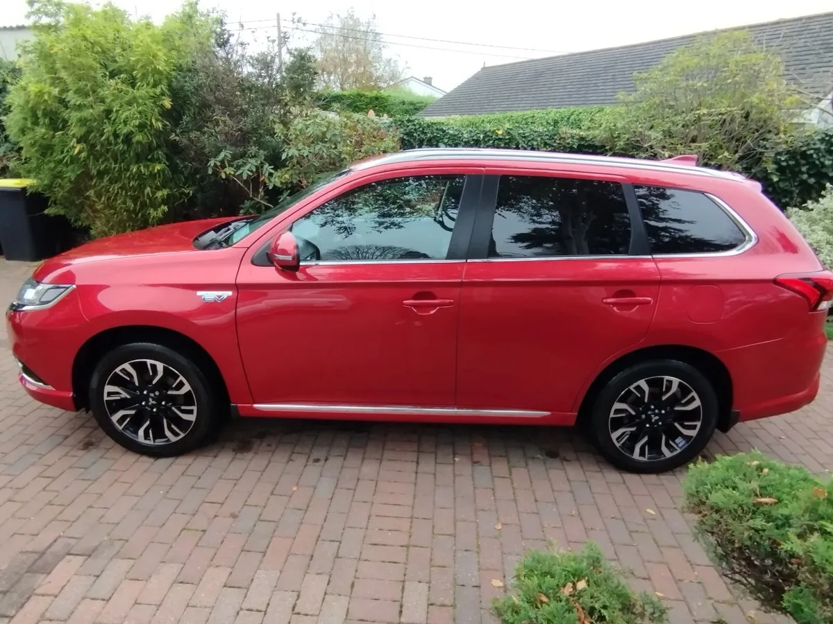 Mitsubishi Outlander for repair - Image 2