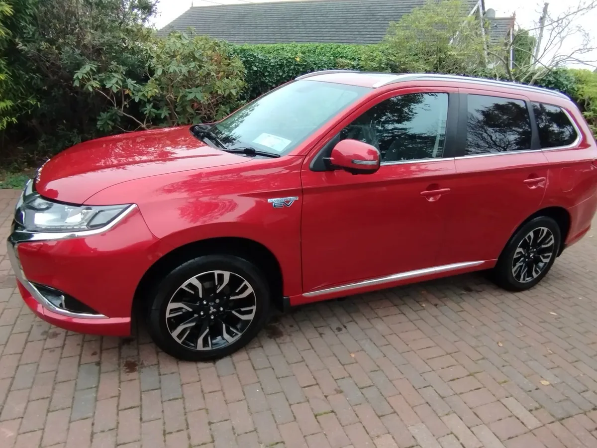 Mitsubishi Outlander for repair - Image 4