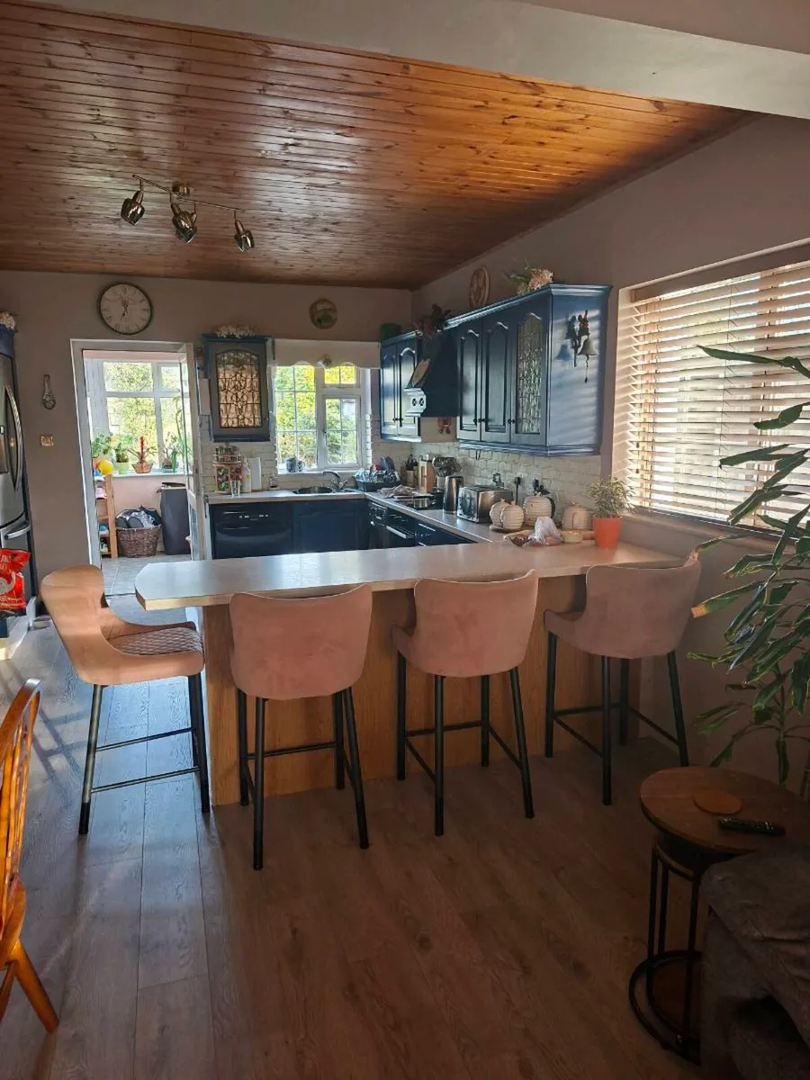 Bar/Kitchen stools x 4 - Image 2